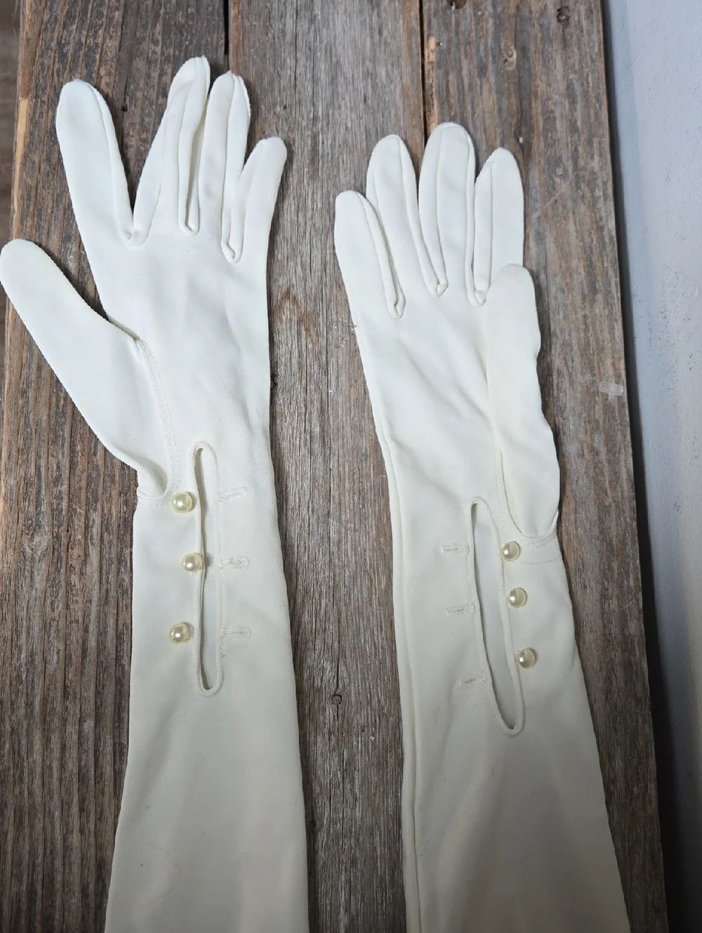Vintahe Long Ivory Opera Gloves with Pearl Button Detail